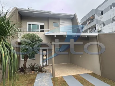 Sobrado no Jardim Ipê, Foz do Iguaçu: localização, segurança e espaço. Muito espaço! - Casa em Foz do Iguaçu